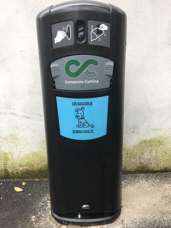 Cestino raccolta deiezioni canine