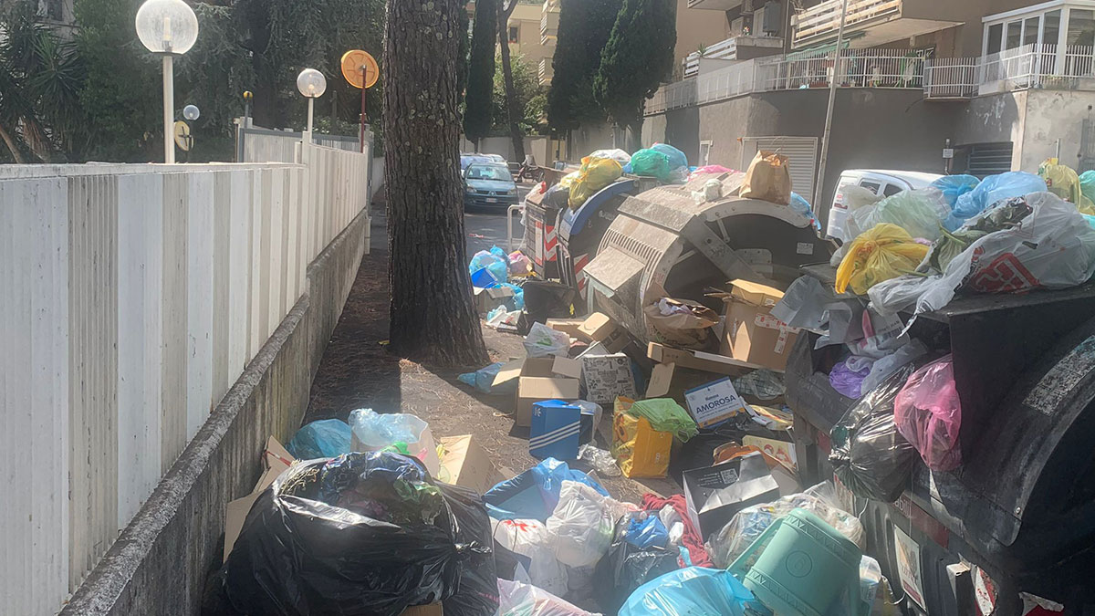 Via Courmayeur Emergenza Rifiuti