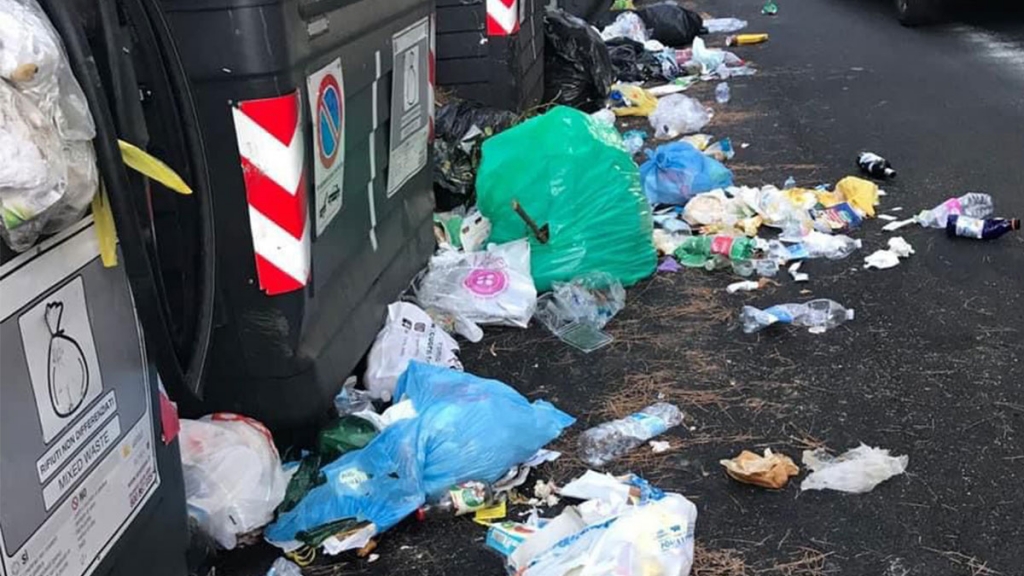 Via Courmayeur Emergenza Rifiuti